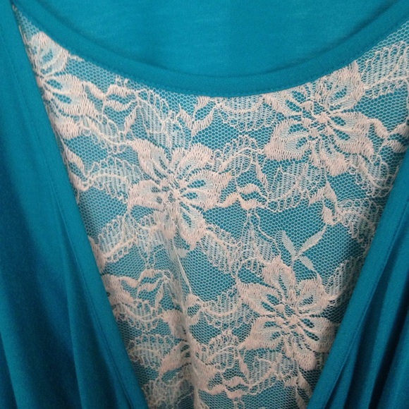 Woman's cute shirt - Picture 3 of 4